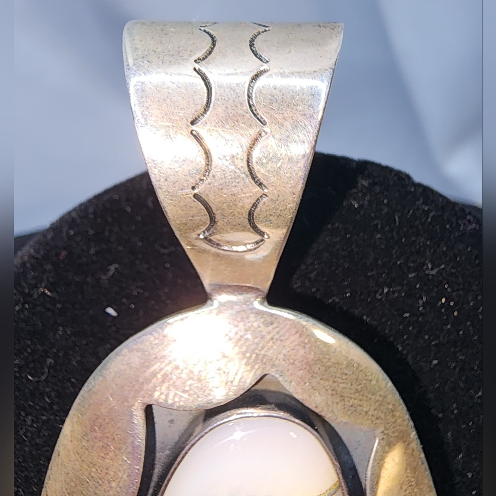 Vtg Sterling Silver DTR Mother of Pearl Inlay shadow box style Pendant - Picture 3 of 11